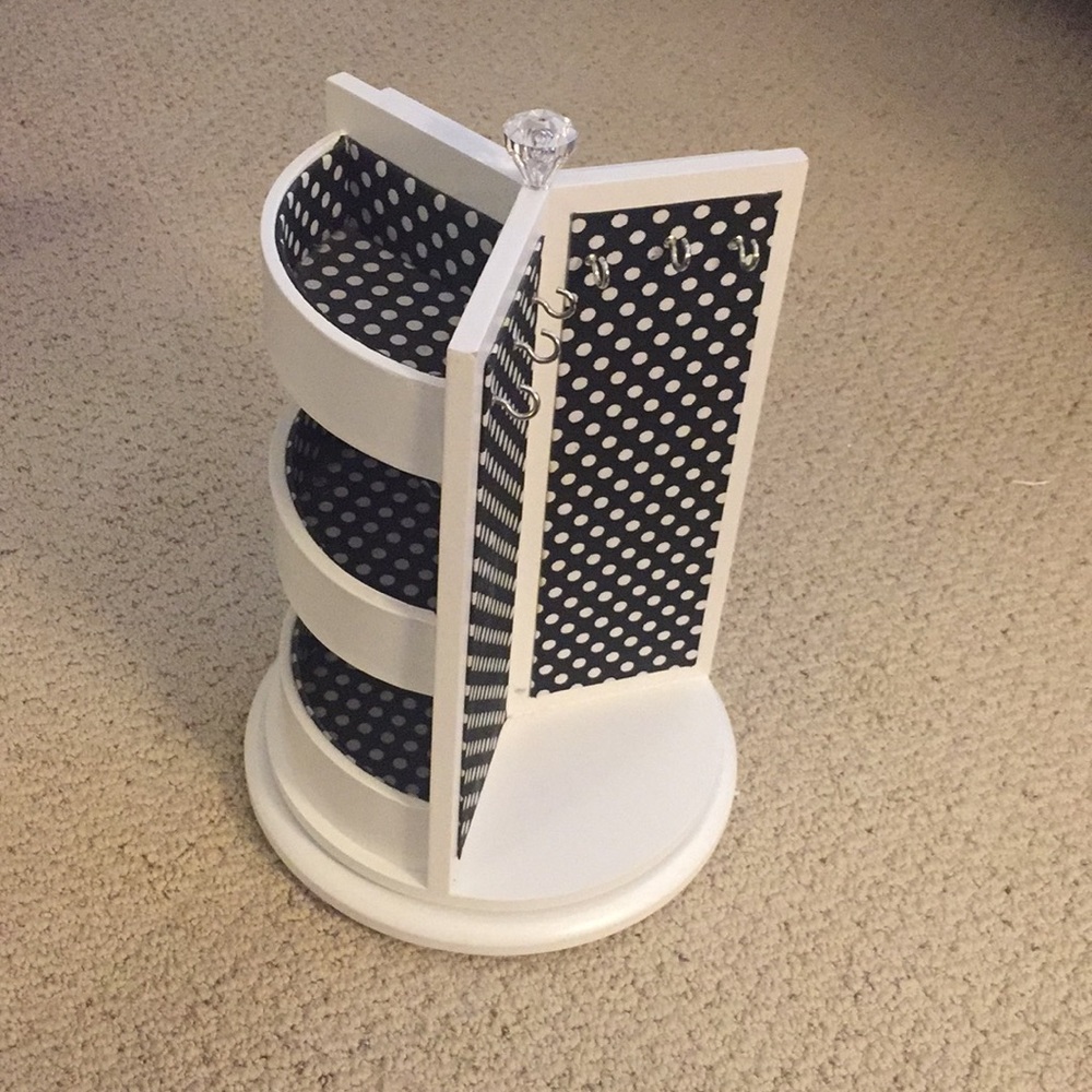 Rotating Jewelry Stand